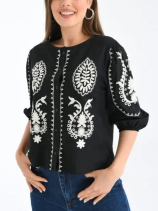 Solitaire Tops - Solitaire Embroidered Top Black Cream Small Boho NWT